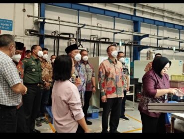 Upaya untuk memastikan jaminan hukum dan kemanan kepada investor, Bupati Jombang Warsubi bersama pimpinan Forkopimda Jombang, melakukan kunjungan di dua perusahaan invesator luar negeri PT Canino Industri Indonesia dan PT Cheil Jedang Indonesia, Jumat, 12 Juni 2026. Foto: diskominfo pemkab jombang