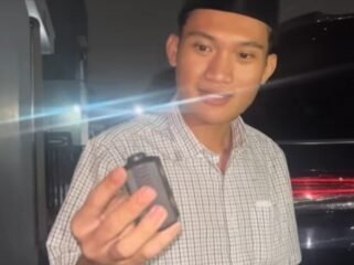 Tyo Ardianto temukan alat pelacak jenis PBX Finder di mobilnya, setelah mengikuti aksi massa di Gejayan Yogyakarta, Sabtu malam, 13 Juni 2026. Foto: instagram@tyoardianto_