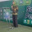 Kabid Perdayaan Sosial Dinas Sosial Pemkab Jombang, Dya Lantasi mewakili kepala Dinsos, memberikan sambutan acara sosilisasi pembinaan pengelolaan lembaga sosial, di MCC Muhammadiyad LKSA Yatim, Jombang, LKSA. Foto: swarajombang.com/ priyo suwarno