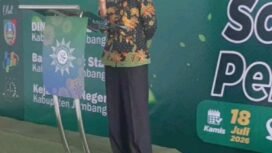 Kabid Perdayaan Sosial Dinas Sosial Pemkab Jombang, Dya Lantasi mewakili kepala Dinsos, memberikan sambutan acara sosilisasi pembinaan pengelolaan lembaga sosial, di MCC Muhammadiyad LKSA Yatim, Jombang, LKSA. Foto: swarajombang.com/ priyo suwarno