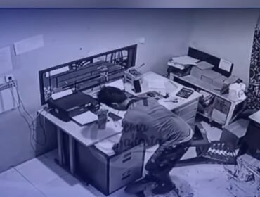 Hanya dalam twmpo 12 jam, polisi ringkus perampok sadis di Pelalawan, Riau. Pelaku secara kejam aniaya dan tusuk korban. Foto: instagram@bekasiterkini_