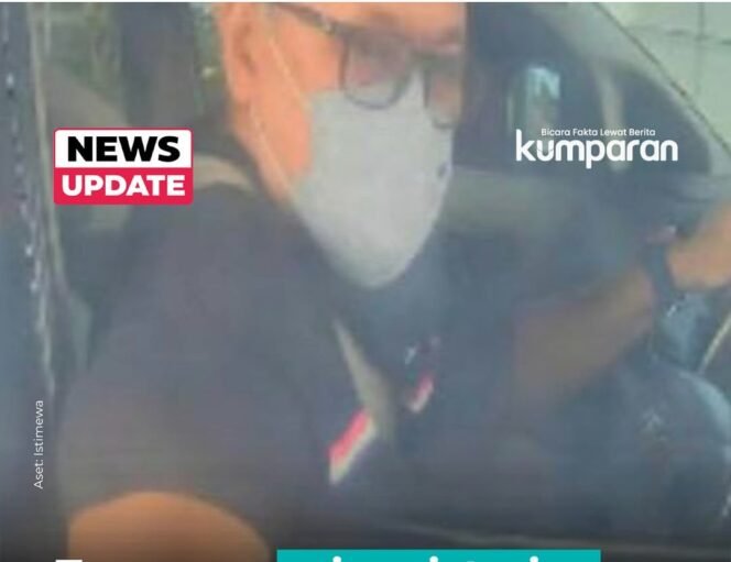 
					Tangkap layar video CCTV, seorang pria pegang stir mobil kendaraan plat merah masuk ke area parkir bandara Juanda. Foto: instagram@kumparan
