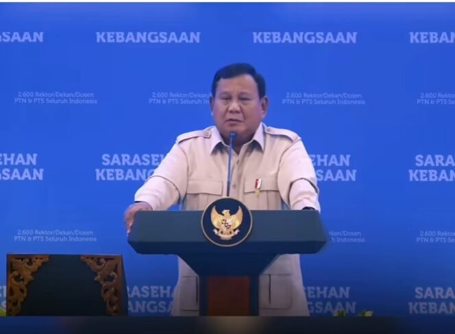 
					Presiden Prabowo Subianto sedang berpidato pada acara Sarasehan Kebangsaan Komunitas Sinergi Tata Kelola Indonesia (KSTI) 2026 di Jakarta Convention Center, Jumat, 26 Juni 2026. Foto: instagram@cvault.id