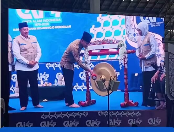
					Wakil Presiden Gibran Rakabuming Raka didamping Gubernur Khofifah IP, dan Bupati Warsubi buka acara Permata CAI 2026, di Wonosalam, Senin, 29 Juni 2026. Foto: instargam@pojok_update