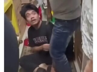 Kondisi korban penyekatan saat dibebaskan tim pengacara LBH Putra Kalbar di sebuah percetan di kawasan Senen, Jakarta. Foto: ist