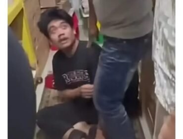 Kondisi korban penyekatan saat dibebaskan tim pengacara LBH Putra Kalbar di sebuah percetan di kawasan Senen, Jakarta. Foto: ist