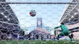 Bola melaju lebih cepat