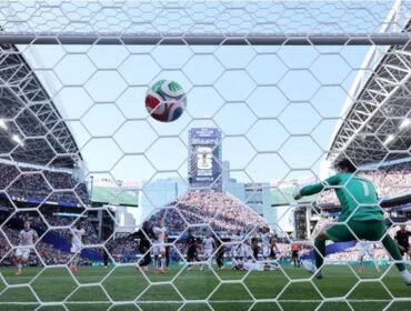 Bola melaju lebih cepat