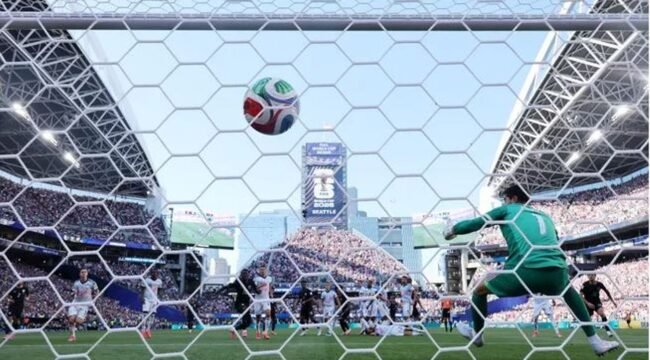 Bola melaju lebih cepat