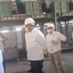 Menteri LH Jumhur Hidayat melakukan kunjungan ke tempat pengolahan akhir (TPA) Bandardowo, Jombang. Foto: ist