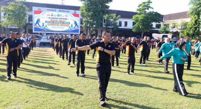 
					Empat Pilar Peradilan Pidana Jombang saat olah raga bersama, Jumat (24/7/2026) 
