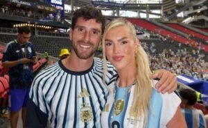 Hati Pacar Bek Argentina Berkebangsaan Inggris Terbelah