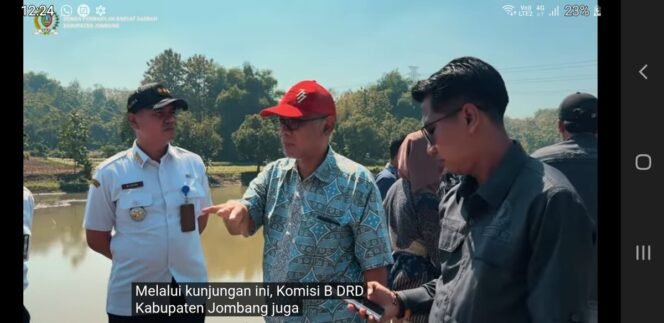 
					Komisi B, DPRD Jombang melakukan kunjungan kerja ke kawasan pembangunan area industri di Perak, Jombang. Foto: ist