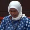 Dr Cenuk Widiyastrisna Sayekti, dosen tetap non-ASN FH Unair menjadi saksi fakta dalam uji materi UU Dosen dan Guru di Mahkamah Konstitusi (MK) di Jajarta, 1 Juli 2026. Foto: ist