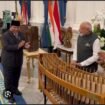 Presiden Prabowo beri hadiah alat musik angkung, Jawa Barat kepada tamu agung PM Narendra dalam kunjungan persahabatan. Foto: setneg