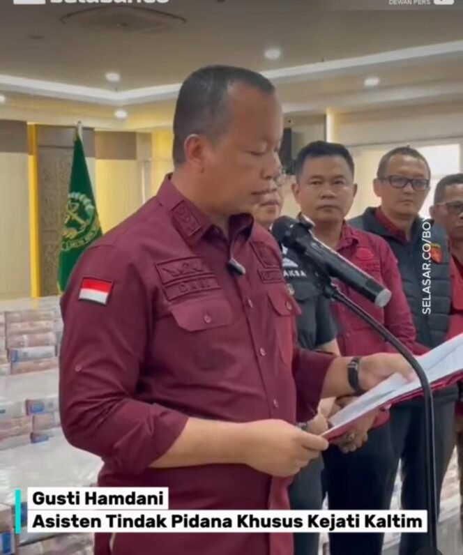 
					Kasus Tambang PT JMB Grup, Kejati Kaltim Tahan Tuju Tersangka dan Sita Uang Tunai Rp701,6 Miliar