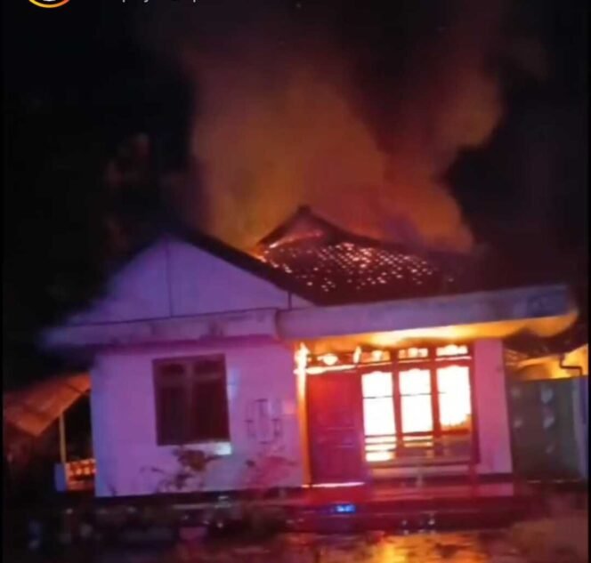 
					Rumah nenek Aida  jalan Puntodewo, Rejoagung, Ploso, Jombang, Minggu, pukul 04.30 , 12 Juli 2926. Foto: ist