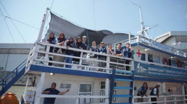 Kapala kesehatan bernama RS Kapal Ksatria Airlangga, Minggu 12 Juli 2026,  kembali berangkat berlayar menuju empat pulau terluar Jawa Timur. Foto: ist