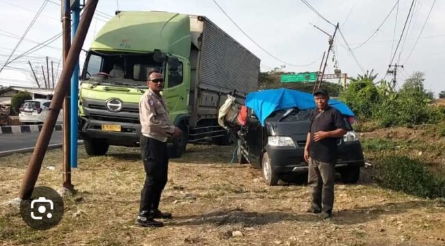 Kecelakaan maut terjadi di kawasan Pantura, wilayah Indramayu, Jabar, menelan 12 orang korban jiwa dan enam orang lainnya luka luka. Foto: ist