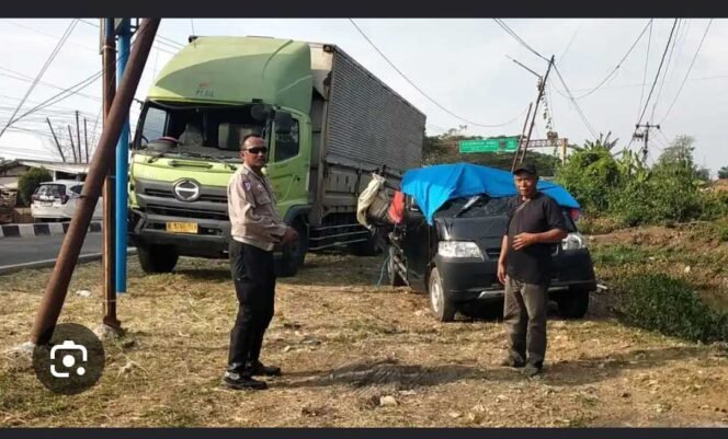 
					Kecelakaan maut terjadi di kawasan Pantura, wilayah Indramayu, Jabar, menelan 12 orang korban jiwa dan enam orang lainnya luka luka. Foto: ist