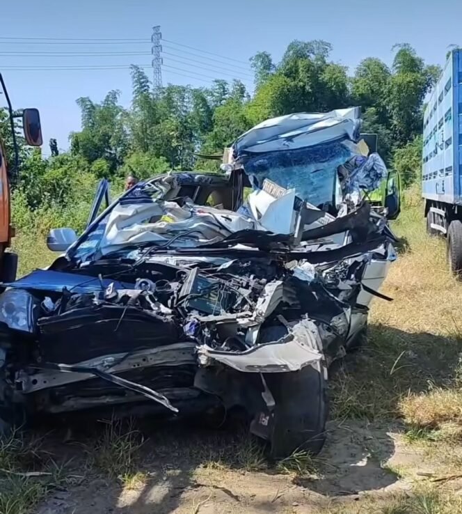 
					Kecelakaan maut terjadi di tol Pandaan KM 71, Rabu malam, 15 Juli 2026. Lima orang sekeluarga meninggal dunia. Foto: instagram@warta bromo
