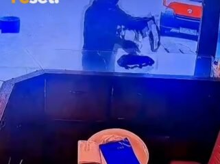 Sebuah toko emas di Tapaktuan di Aceh Delatan jadi korban perampokan oleh pria bersenjata api laras panjang, Sabtu 18 Juli 2026. Foto: instagram@reset.feed