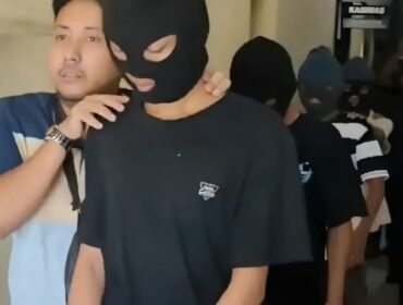 Polisi Sampan sudah meringkus 17 remaja dari 27 tersangka pelaku perindungan terhadap remaja putri berusia 15. Foto: metro Tv