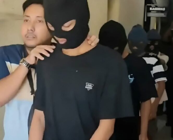 
					Polisi Sampan sudah meringkus 17 remaja dari 27 tersangka pelaku perindungan terhadap remaja putri berusia 15. Foto: metro Tv