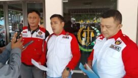 Tim pengurus LSM Lira Mojokerto, kembali mendatangi kantor Kejaksaan Jombang, untuk menanyakan proses hukum laporan Lira terkait kasus kas kosond di KPRI Sejahtera Jombang. Foto: ist