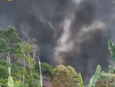 Terjadi kebakaran besar melanda Kasepuhan Ciptamulya, tepatnya RT 05 dan RT 07 RW 02, Desa Sirnaresmi, Kecamatan Cisolok, Kabupaten Sukabumi, Jawa Barat, Sabtu, 25 Juli 2026, sekitar pukul 13.00 hingga 14.00 WIB. Foto: ist