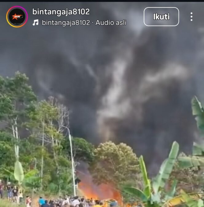 
					Terjadi kebakaran besar melanda Kasepuhan Ciptamulya, tepatnya RT 05 dan RT 07 RW 02, Desa Sirnaresmi, Kecamatan Cisolok, Kabupaten Sukabumi, Jawa Barat, Sabtu, 25 Juli 2026, sekitar pukul 13.00 hingga 14.00 WIB. Foto: ist
