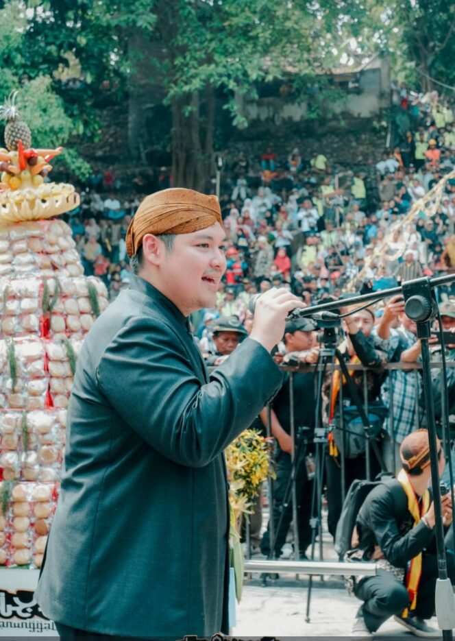 
					Suasana meriah di setiap acara ritual Grebeg Sura di area Kiyai Gribig, Klampeyan, Klaten, Jateng. Foto: ist