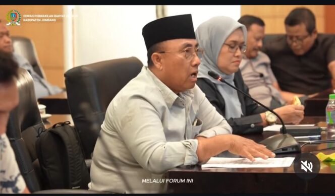 
					Ketua bersama anggota dewan DPRD Jombang, melaksanakan rapat bahas agenda kerja melalui bamus, Senin 27 Juli 2026. Foto: dprd jombang