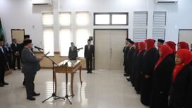 Bupati Jombang Warsubi melantik 19 kepala sekolah dasar, Selasa, 27 Juli 2026. Foto: diskominfo jombang