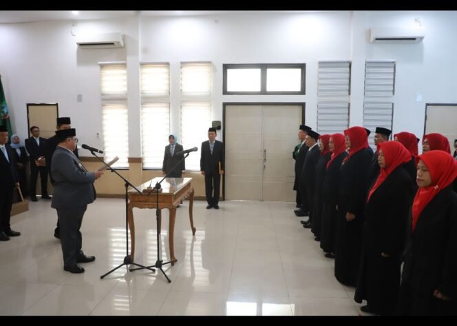 
					Bupati Jombang Warsubi melantik 19 kepala sekolah dasar, Selasa, 27 Juli 2026. Foto: diskominfo jombang