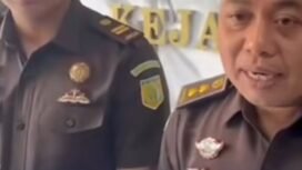Kejari Surabaya mrnyerahkan uang tunai Rp9,05 miliar Kas Negara, bukti rampasan TPPU Judol Jaka Purnama, Selasa, 28 Juli 2026. Foto: ist