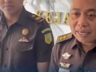 Kejari Surabaya mrnyerahkan uang tunai Rp9,05 miliar Kas Negara, bukti rampasan TPPU Judol Jaka Purnama, Selasa, 28 Juli 2026. Foto: ist