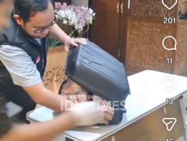 Kejati Jatim menaambah satu tahanan lagi pejabat di ESDM Pemprov Jatim, terkait tindak pidana korupsi perizinan total bukti Rp14 miliar lebih, Selasa, 28 Juli 2026. Foto: instagram@idtime