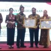 Kementerian Kependudukan dan Pembangunan Keluarga / BKKBN RI beri penghargaan kepada Bupati Jombang dan Istri pada acara peringata Harganas ke 33, Malang, Rabu, 29 Juli 2026. Foto: duskominfo jombang