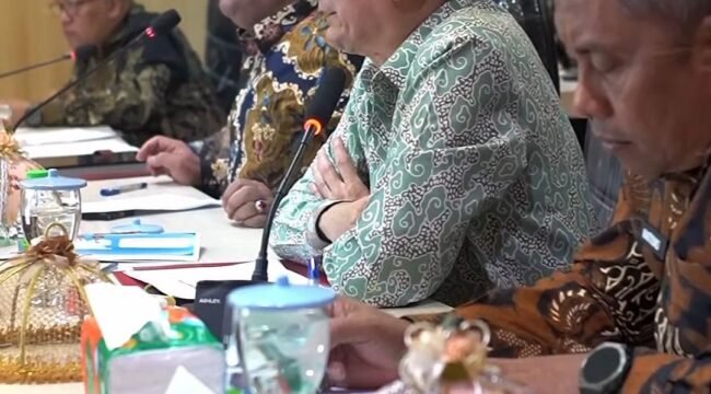 H Salmanudin Yazid, wakil bupati Jombang, lakukan zoom meeting dengan OJK, penilaian awal untuk award percepatan akses keuangan daerah, Rabu, 29 Juli 2026. Foto: jombangkab.go.id