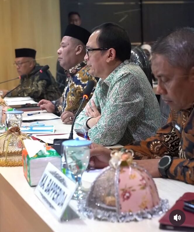 
					H Salmanudin Yazid, wakil bupati Jombang, lakukan zoom meeting dengan OJK, penilaian awal untuk award percepatan akses keuangan daerah, Rabu, 29 Juli 2026. Foto: jombangkab.go.id