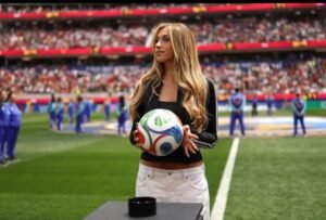 Tate McRae Hadir di Piala Dunia, Penampilannya Langsung Viral