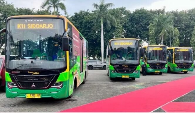 
					Armada bus Trans Jatim
