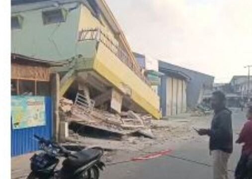 Bangunan ambruk