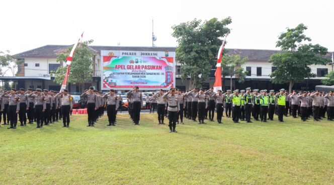 
					Polres Jombang saat gelar pasukan kesiapan pengamanan Muktamar NU ke 35