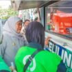 Khofifah saat bertemu ratusan ojol Malang