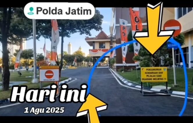 
					Jalan terlarang ini ada di depan persis kantor Kapolda Jatim, larangan yang dianggap melawan akal sehat. Foto: istagram@ningtyashesti