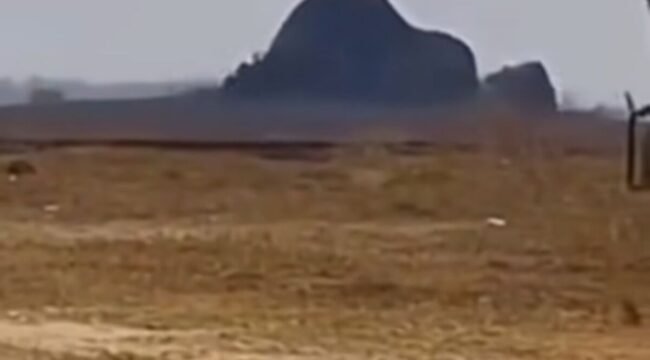Dua kali lebih kuat dari biasanya, semburan lumpur pekat dari dalam bumi hingga mencapai ketinggian 20 meter, terjadi di Oro-Oro Kesongo, Desa Tempuran, Kecamatan Kunduran, Blora Jawa Tengah, terjadi Jumat 7 Agustus 2026. Foto: ist