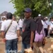Harga ayam naik terus, tetapi kenaikkan itu tidak dinikmati oleh peternak. Alihalih protes, Koperasi Unggas Sejahtera Batang bagikan secara gratis 600 ekor kepada warga, Senin, 10 Agustus 2026. Foto: instagran@batabg_info
