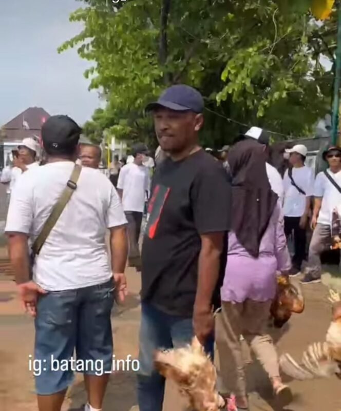 
					Harga ayam naik terus, tetapi kenaikkan itu tidak dinikmati oleh peternak. Alihalih protes, Koperasi Unggas Sejahtera Batang bagikan secara gratis 600 ekor kepada warga, Senin, 10 Agustus 2026. Foto: instagran@batabg_info
